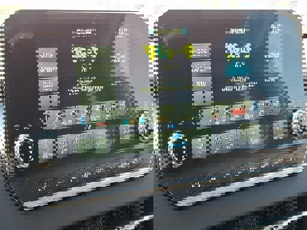 Used 2024 Mitsubishi Outlander SE image 18