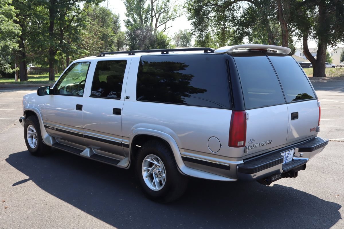 Used 1999 GMC Suburban 4WD w/ Convenience Group image 8