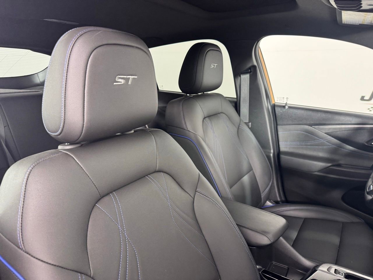 Used 2024 Buick Envista Sport Touring w/ Convenience I Package image 31