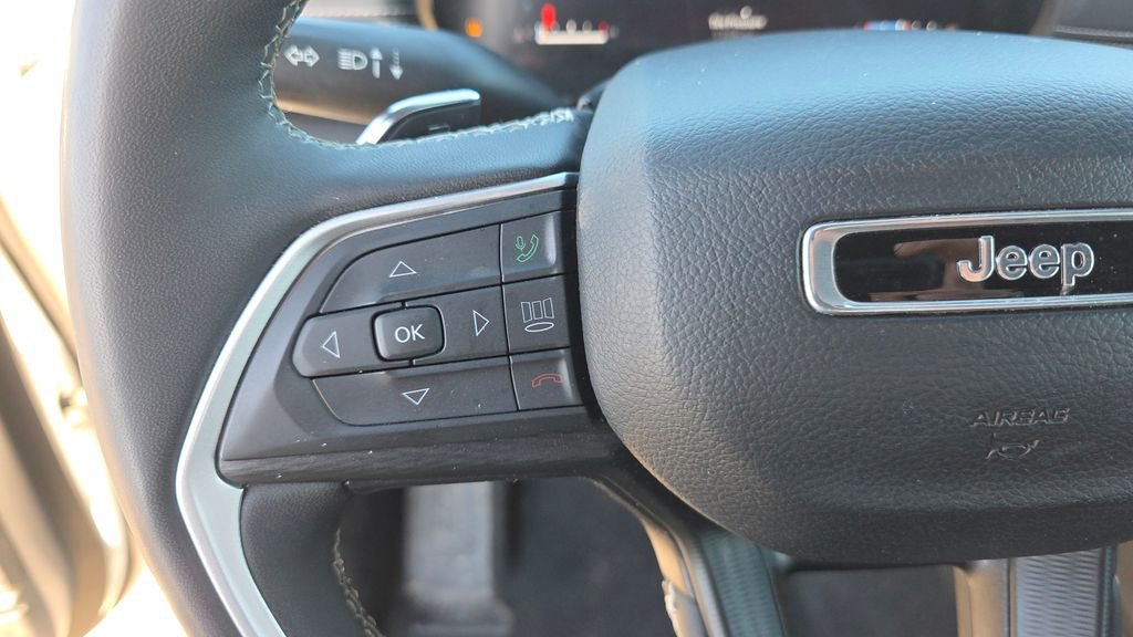 Used 2024 Jeep Grand Cherokee Altitude AWD/4WD image 16