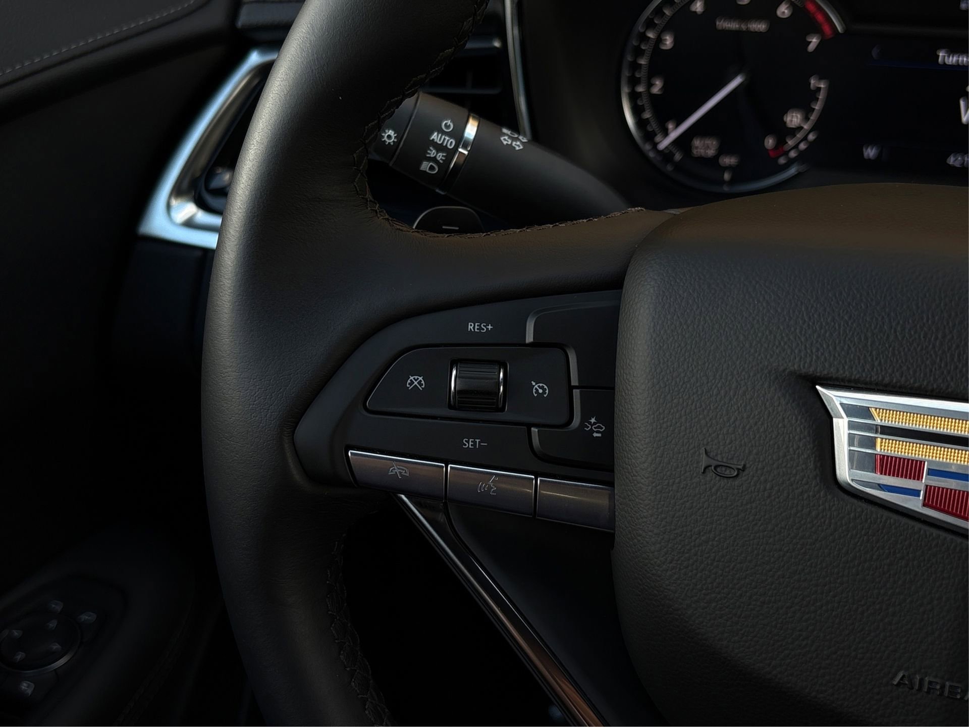 New 2025 Cadillac XT6 Luxury image 28