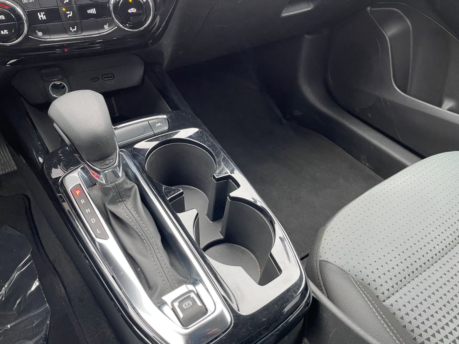 Used 2025 Chevrolet Trax LT w/ LT Convenience Package image 40