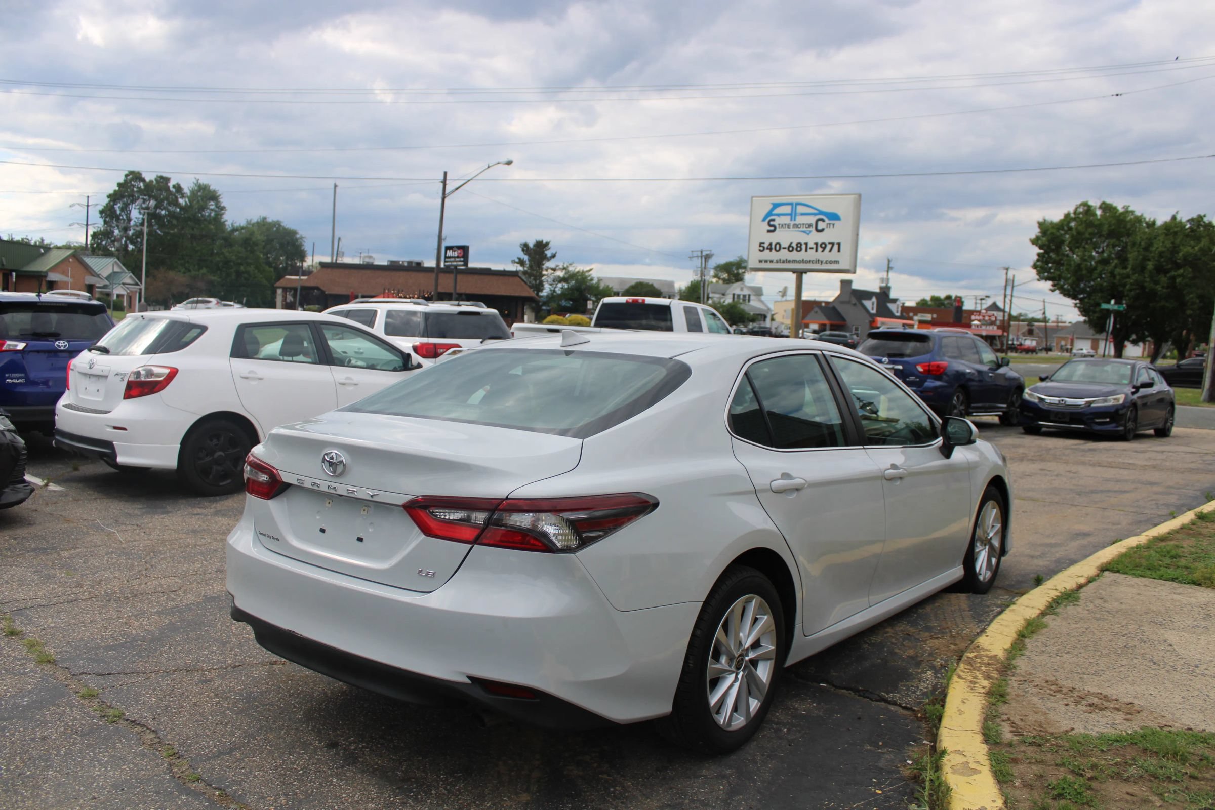 Used 2023 Toyota Camry LE FWD image 5