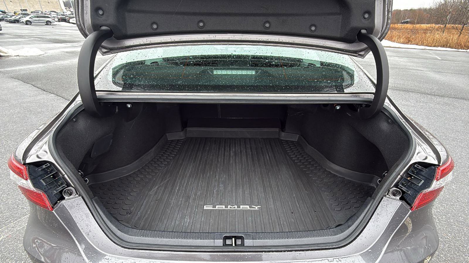 Used 2022 Toyota Camry XLE image 21