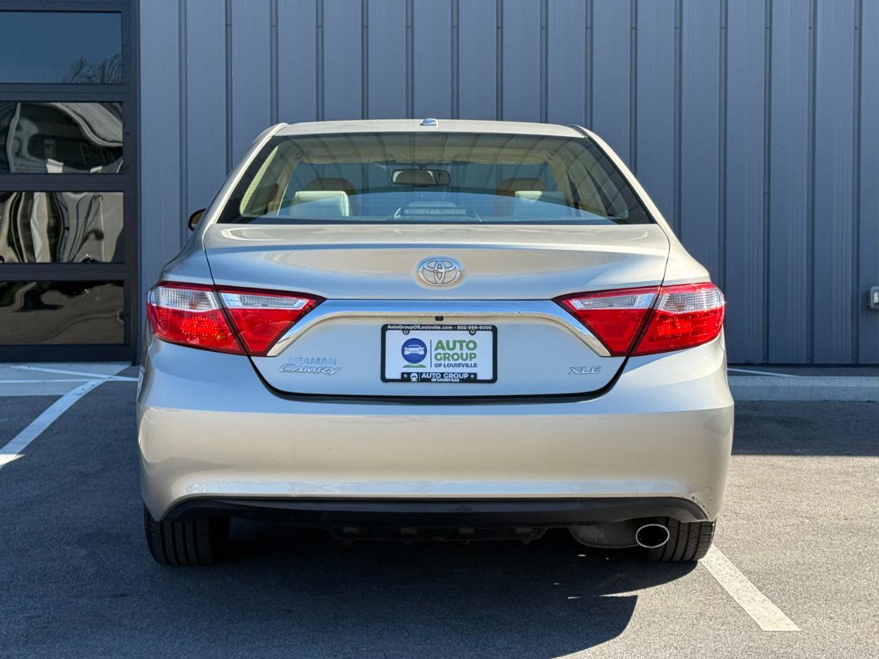 Used 2017 Toyota Camry XLE w/ Moonroof Package FWD image 6