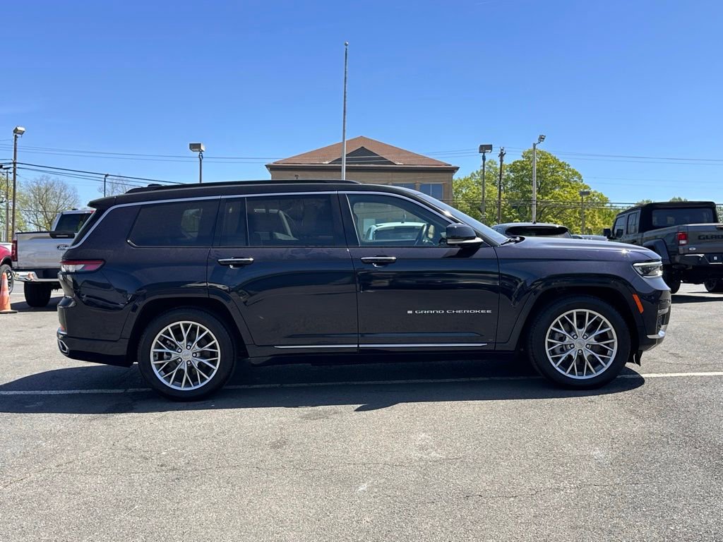 Used 2024 Jeep Grand Cherokee L Summit w/ Luxury Tech Group V image 12