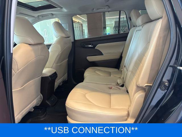 Used 2022 Toyota Highlander XLE AWD/4WD image 12