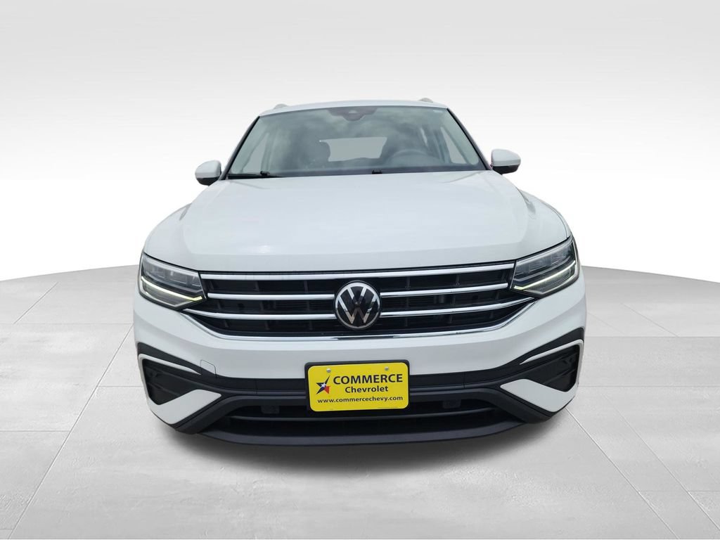 Used 2024 Volkswagen Tiguan SE AWD/4WD image 2