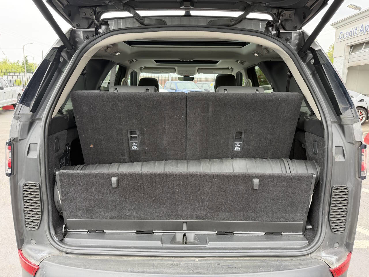 Used 2017 Land Rover Discovery HSE AWD/4WD image 9