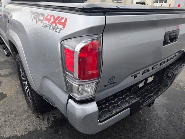 Used 2022 Toyota Tacoma TRD Sport AWD/4WD image 8