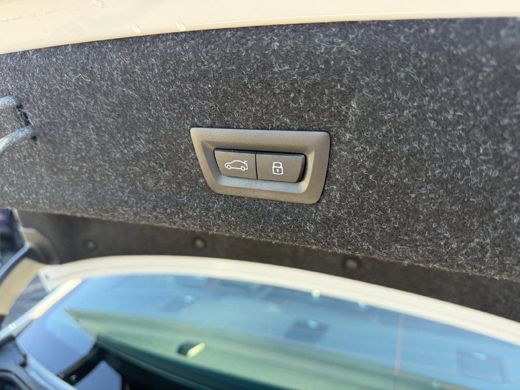 Used 2025 BMW 330i xDrive Sedan AWD/4WD image 29