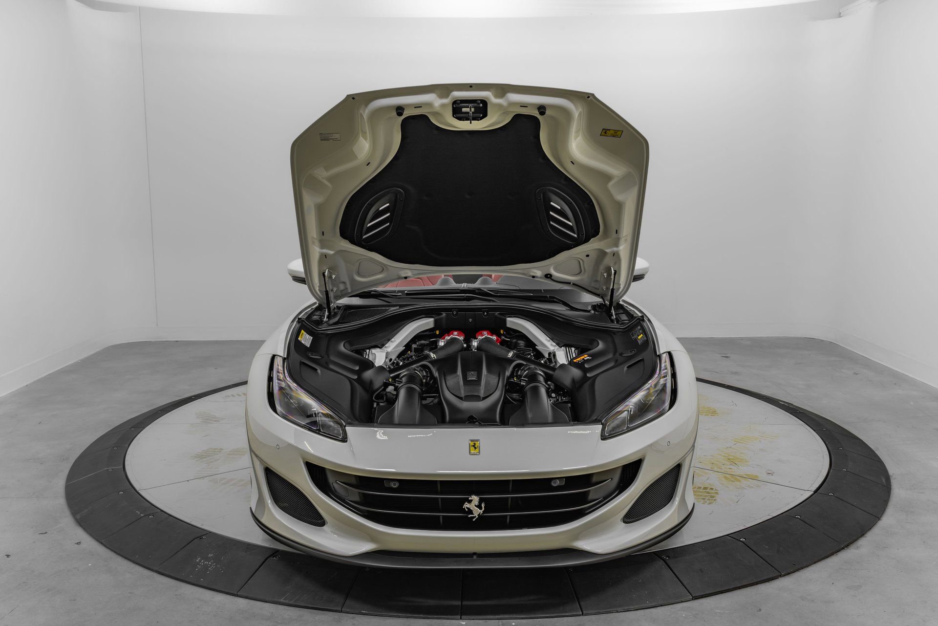 Certified 2020 Ferrari Portofino RWD image 20