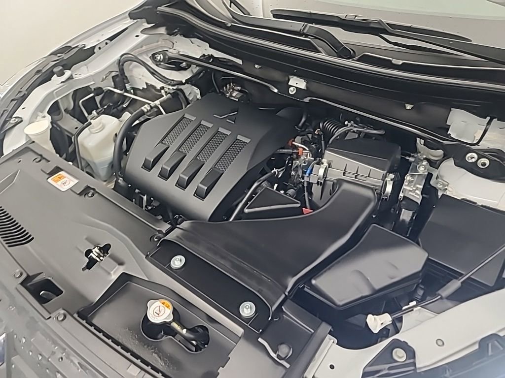 Used 2025 Mitsubishi Eclipse Cross SE image 38