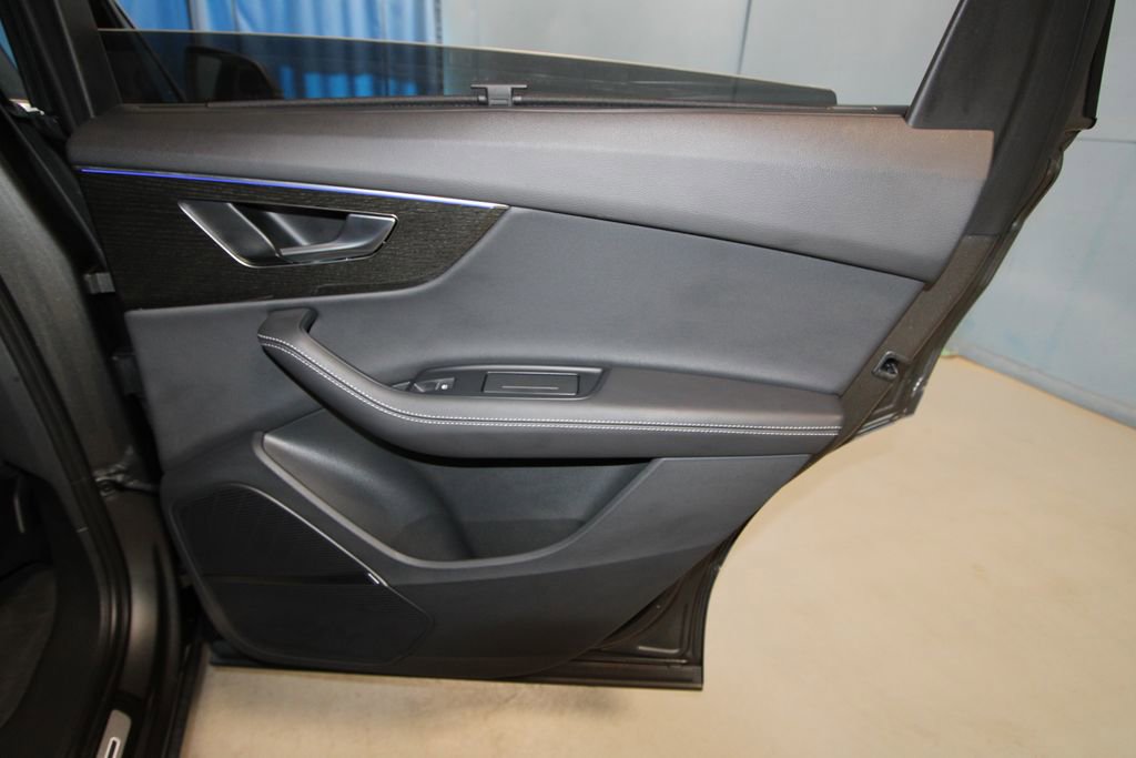 Used 2025 Audi Q7 3.0T Prestige w/ Prestige Package image 27