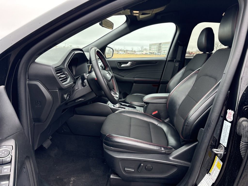 Used 2025 Ford Escape ST-Line image 14