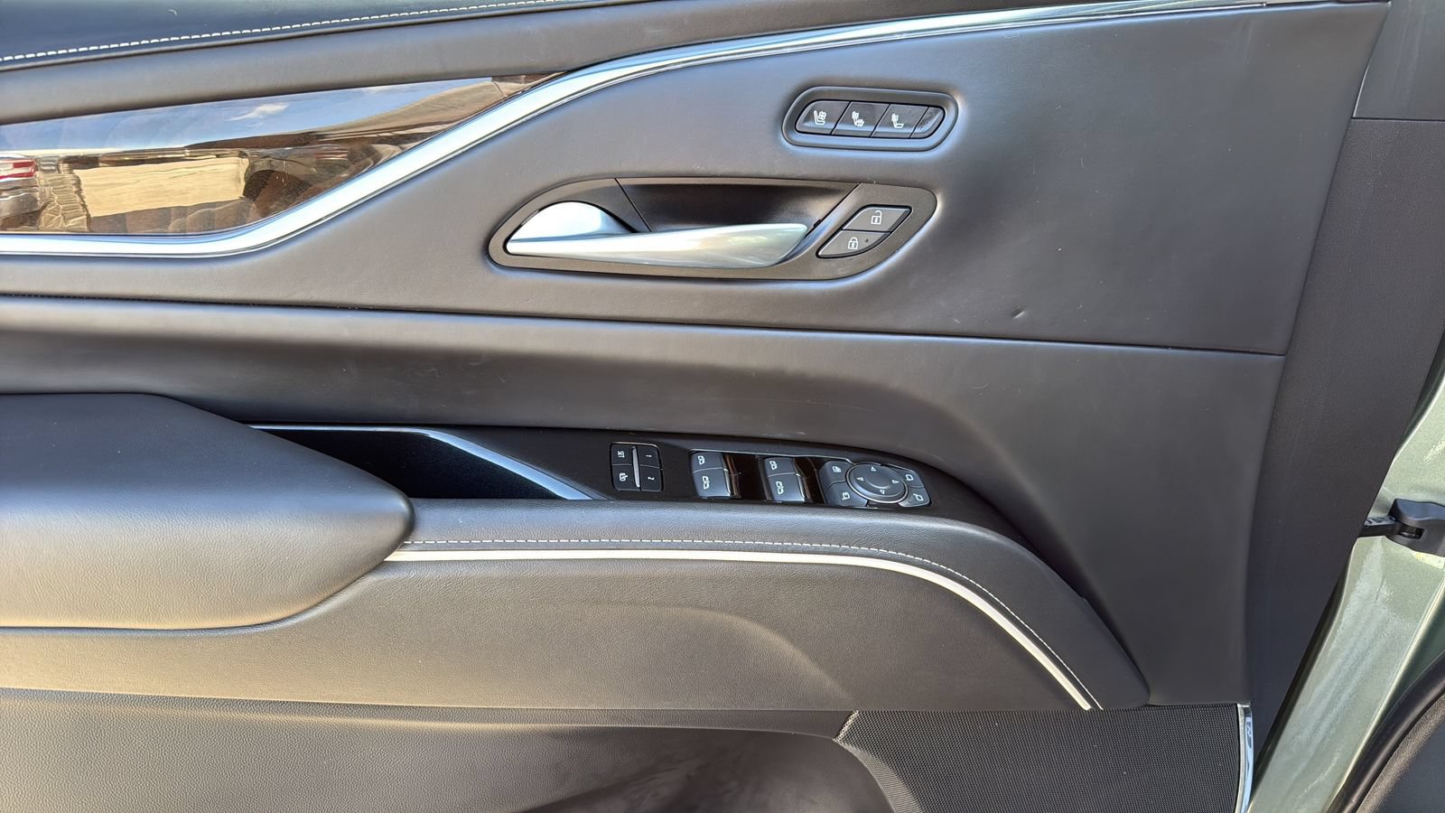 Used 2024 Cadillac Escalade Sport Platinum AWD/4WD image 11