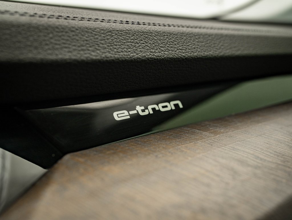 Used 2021 Audi e-tron Premium w/ Convenience Plus Package image 36