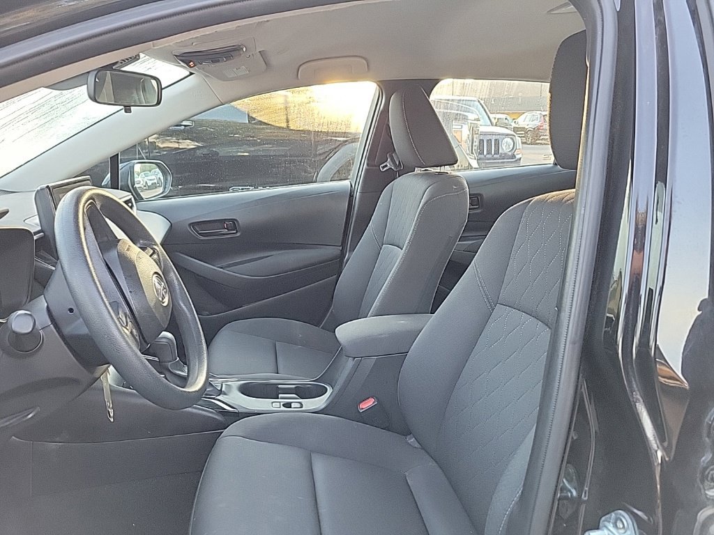 Used 2025 Toyota Corolla LE FWD image 6
