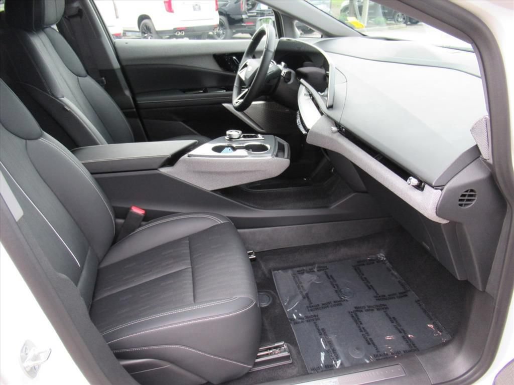 Certified 2025 Cadillac Optiq Luxury 2 w/ LPO, Floor Liner Package AWD/4WD image 11