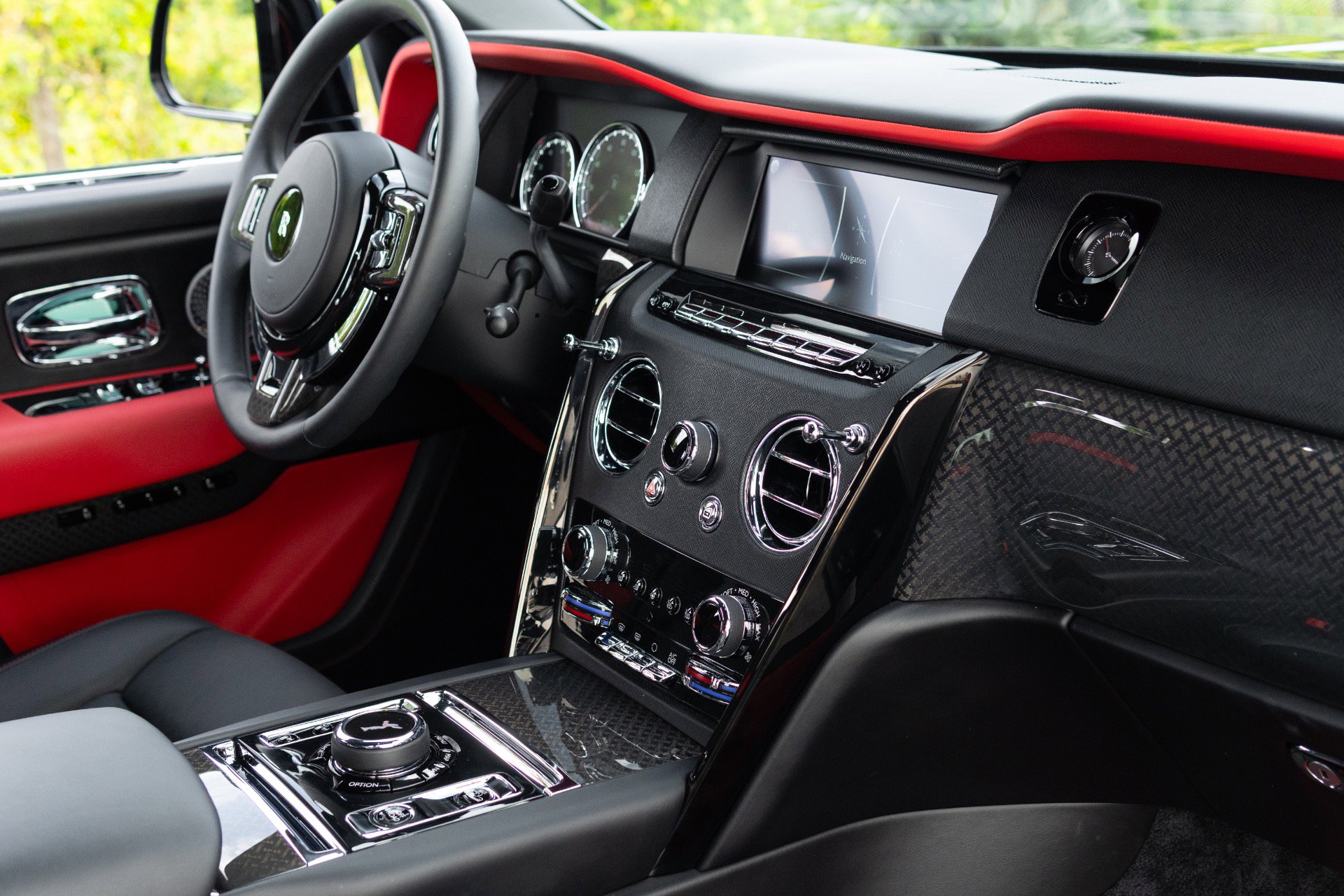 Used 2022 Rolls-Royce Cullinan Black Badge w/ Dark Exterior Package AWD/4WD image 65