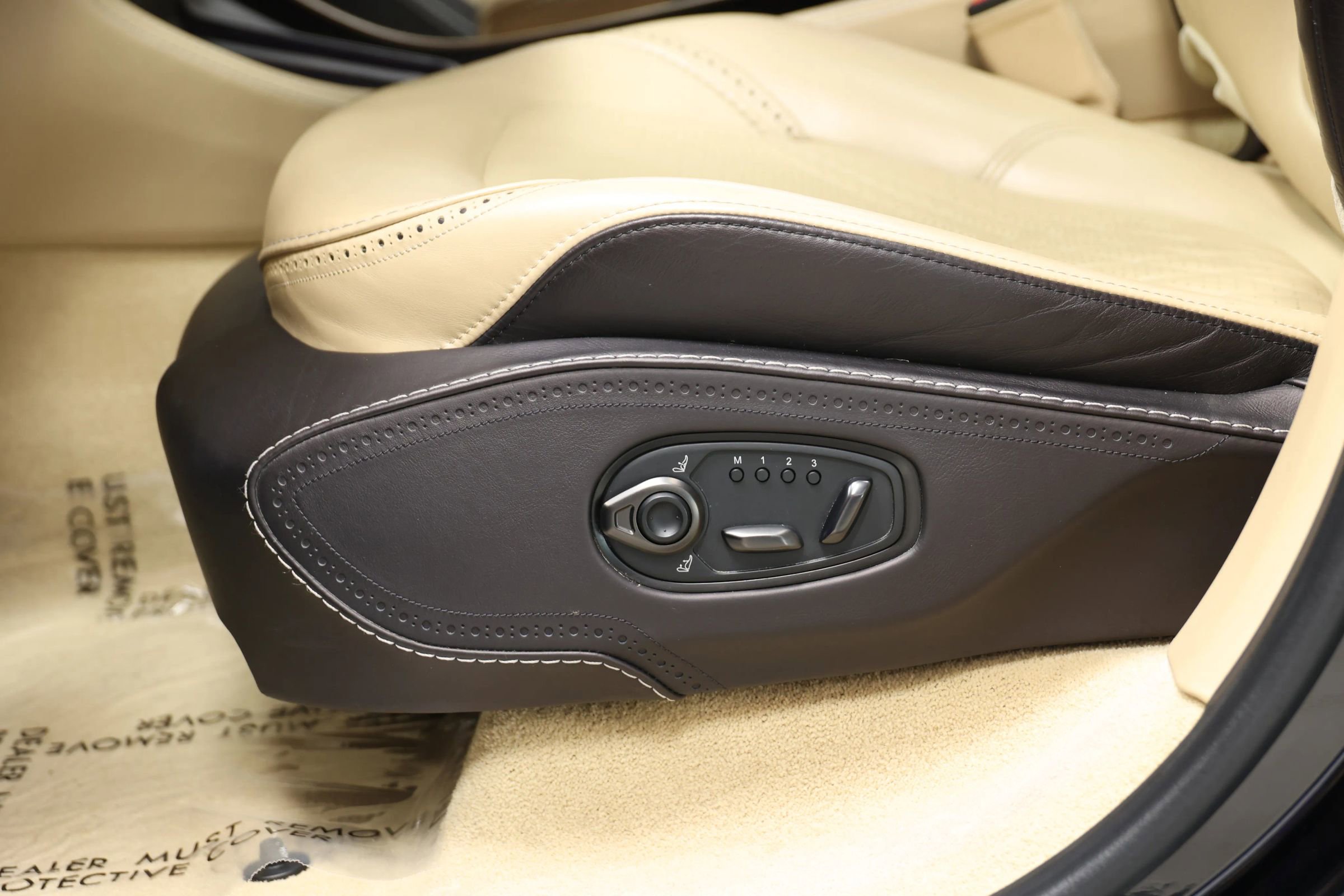 Used 2021 Aston Martin DBX image 13