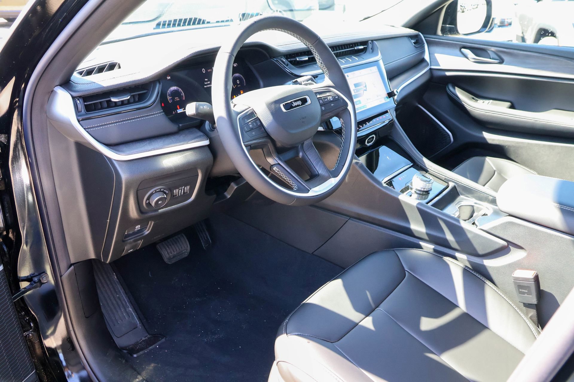 New 2026 Jeep Grand Cherokee Limited image 3