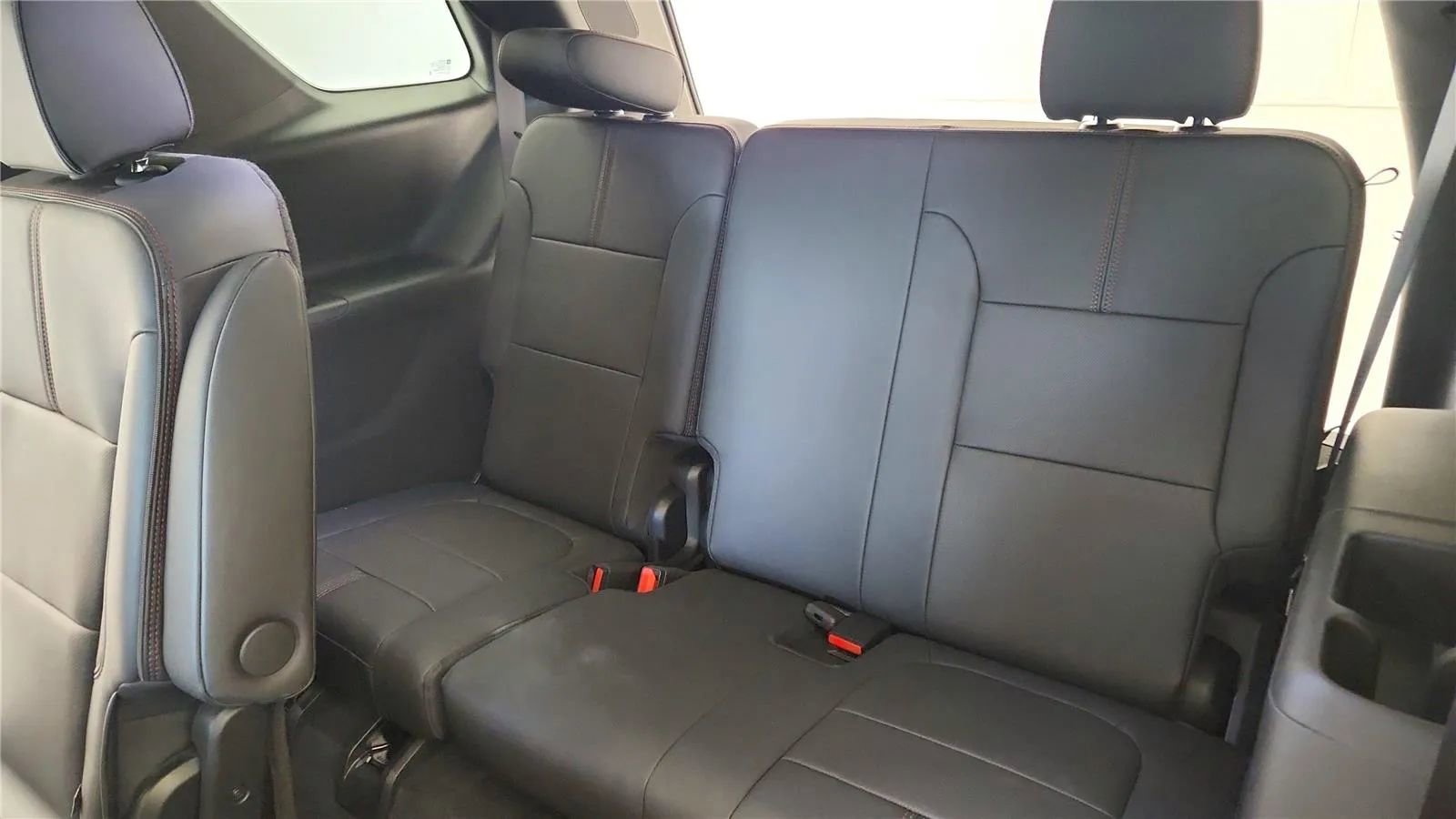 Used 2023 Chevrolet Traverse RS FWD image 33