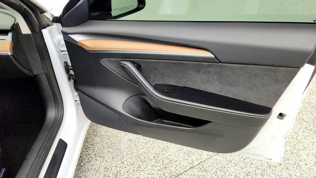 Used 2021 Tesla Model 3 Standard Range Plus RWD image 29