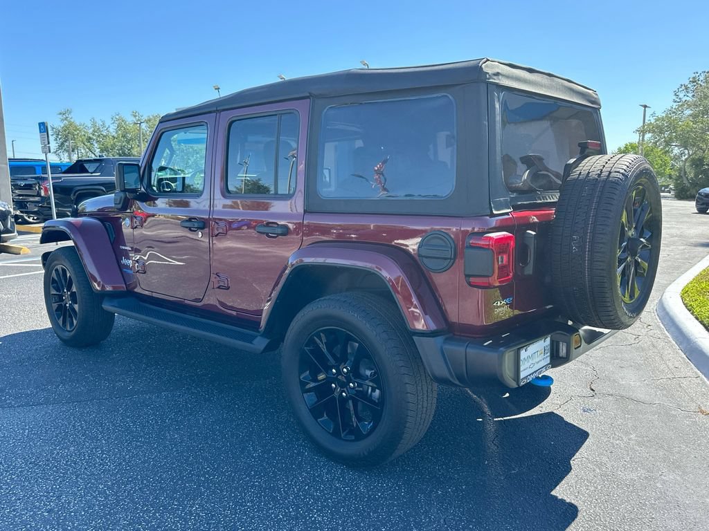 Used 2022 Jeep Wrangler Unlimited Sahara w/ Cold Weather Group AWD/4WD image 7