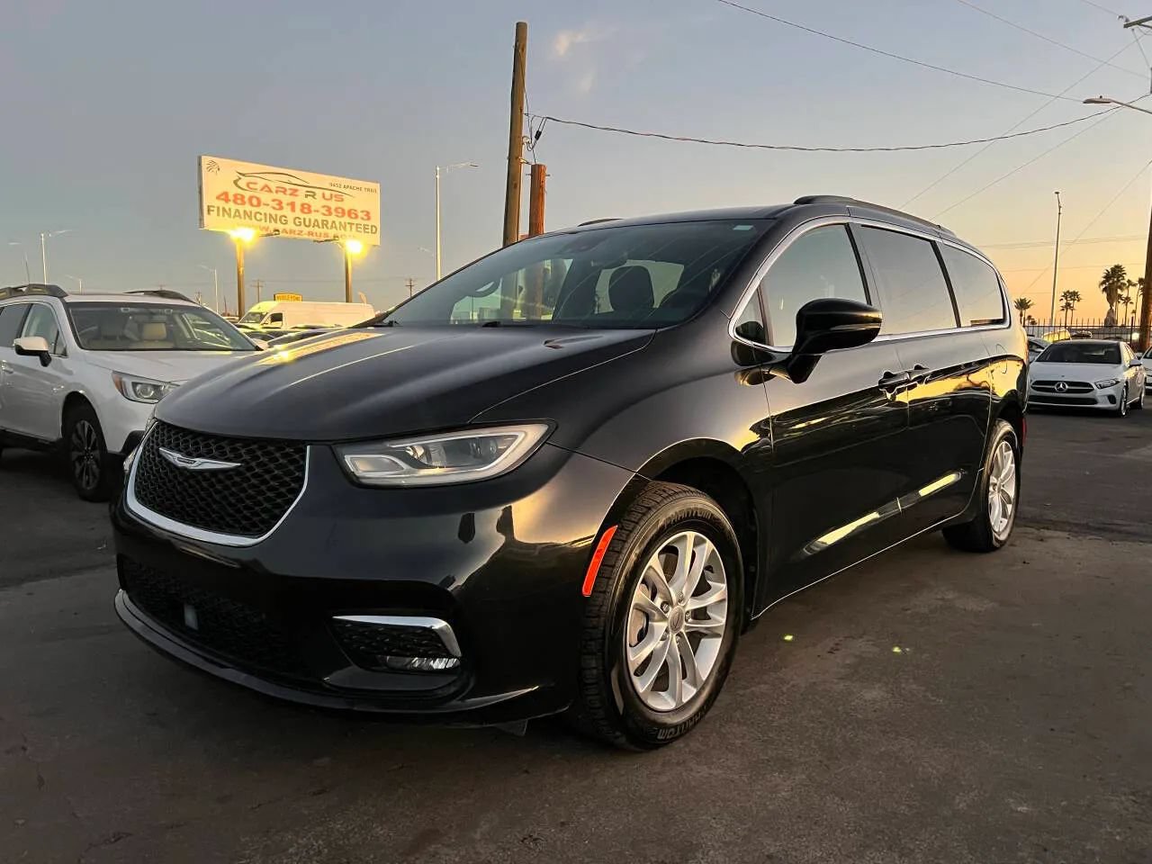 Used 2022 Chrysler Pacifica Touring AWD/4WD image 1