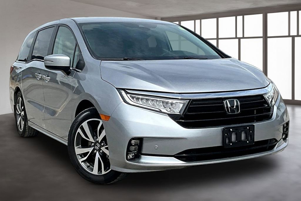 Certified 2024 Honda Odyssey Touring image 3