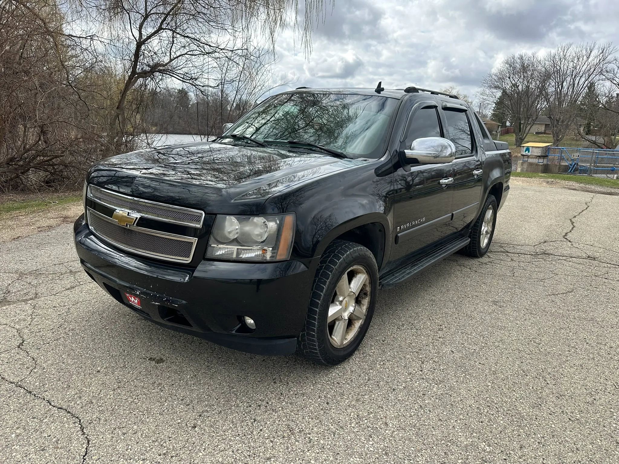 Used 2007 Chevrolet Avalanche LTZ w/ LTZ Preferred Equipment Group AWD/4WD image 2