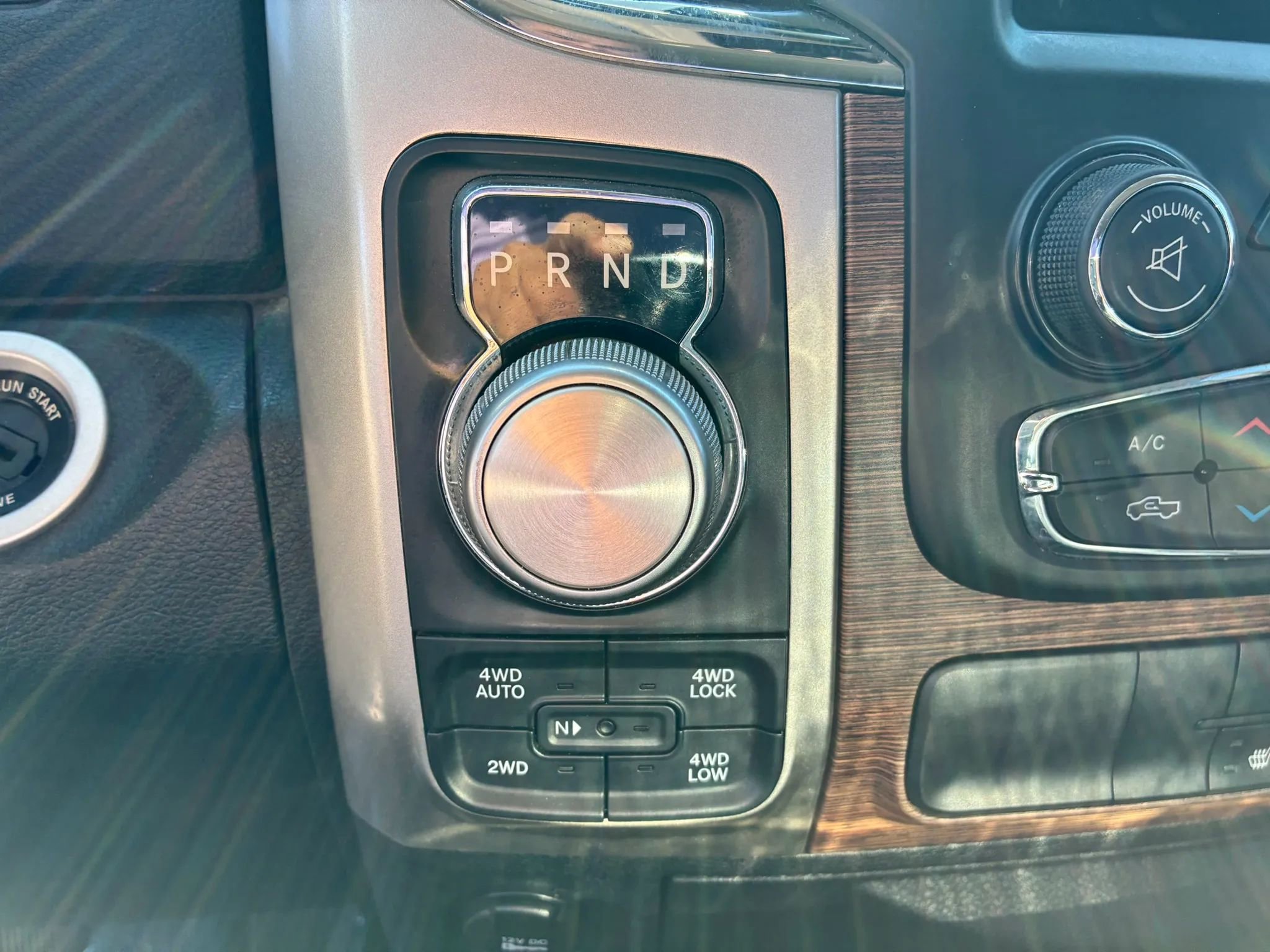 Used 2018 RAM 1500 Laramie image 18