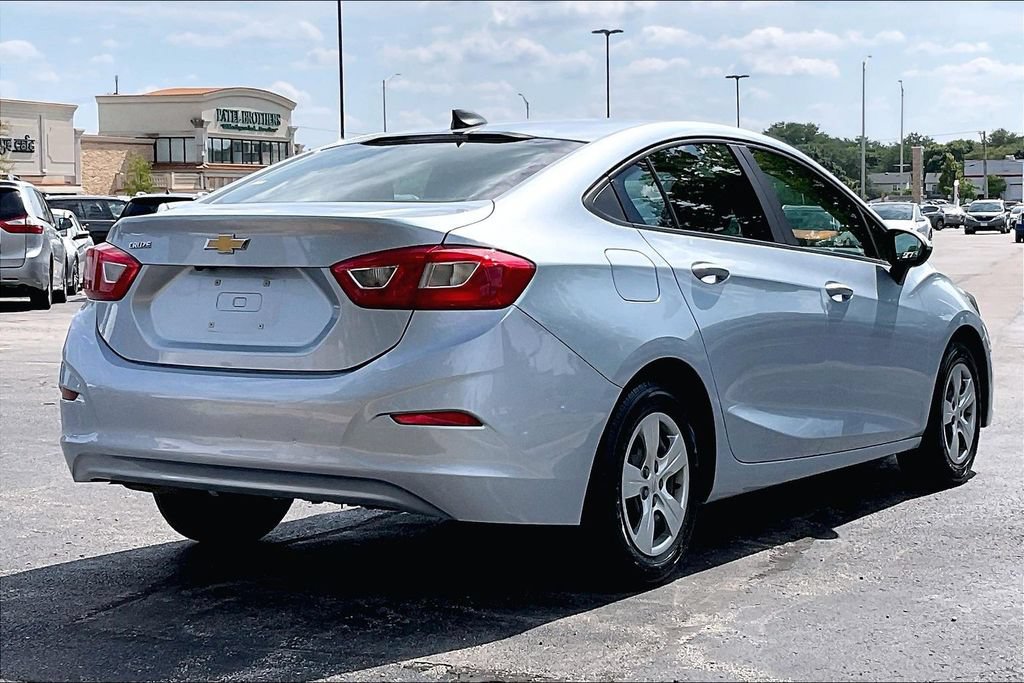 Used 2017 Chevrolet Cruze LS FWD image 16