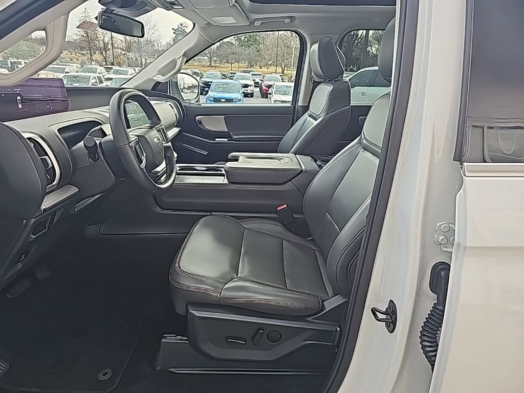 Used 2025 Ford Expedition Active image 9