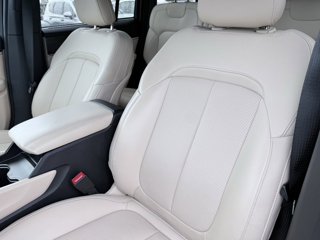 Used 2024 Jeep Grand Cherokee Limited w/ Luxury Tech Group II image 22