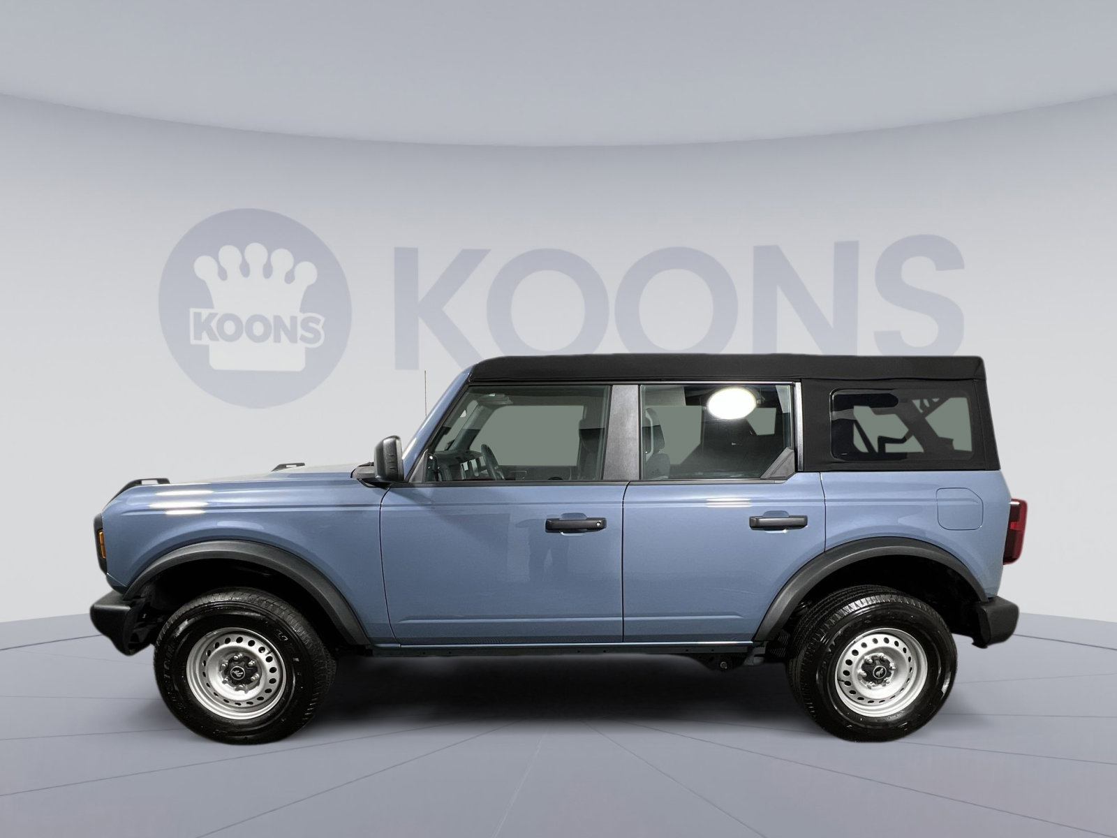 Used 2025 Ford Bronco 4-Door image 2