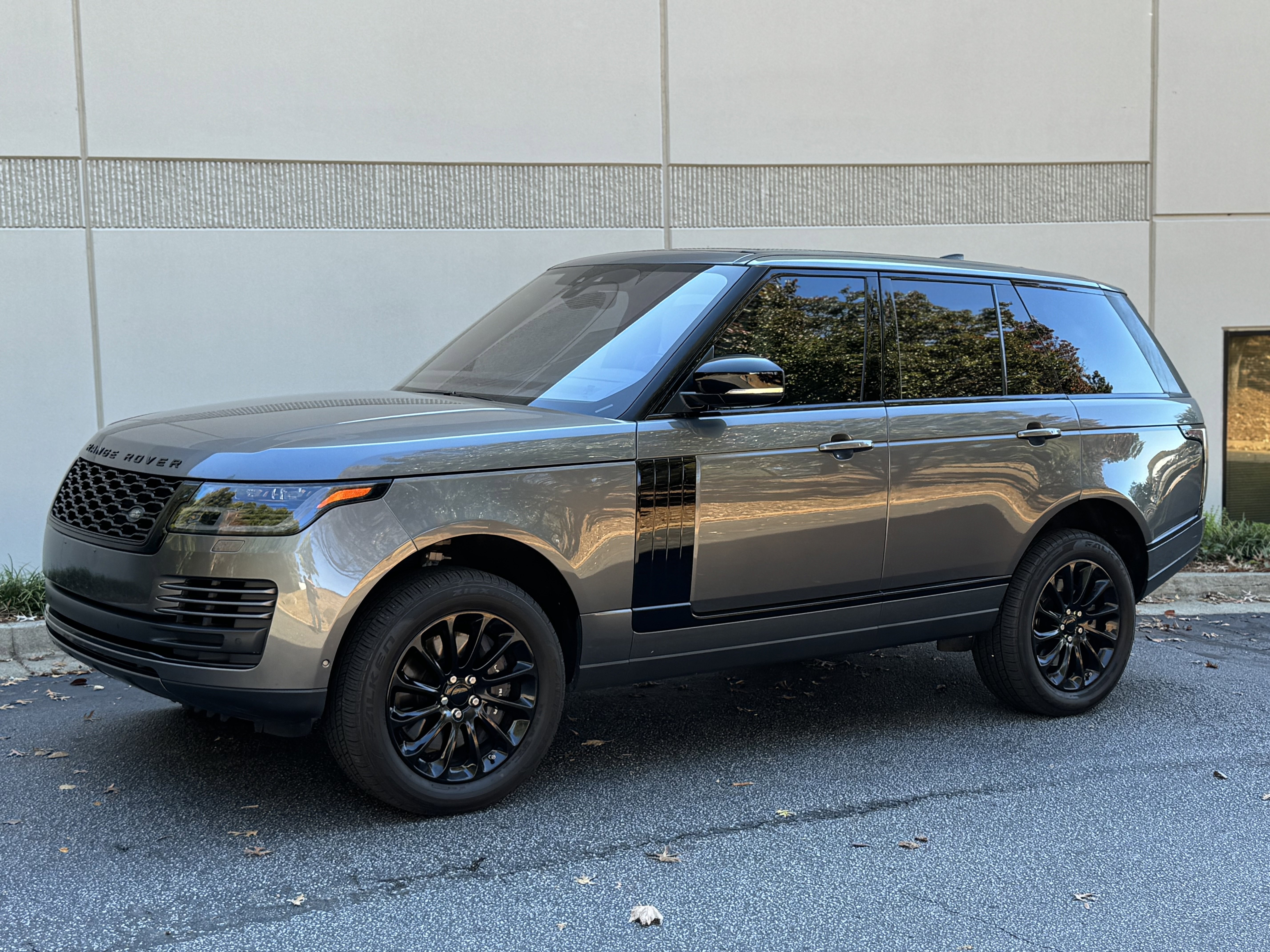 Used 2018 Land Rover Range Rover HSE image 3