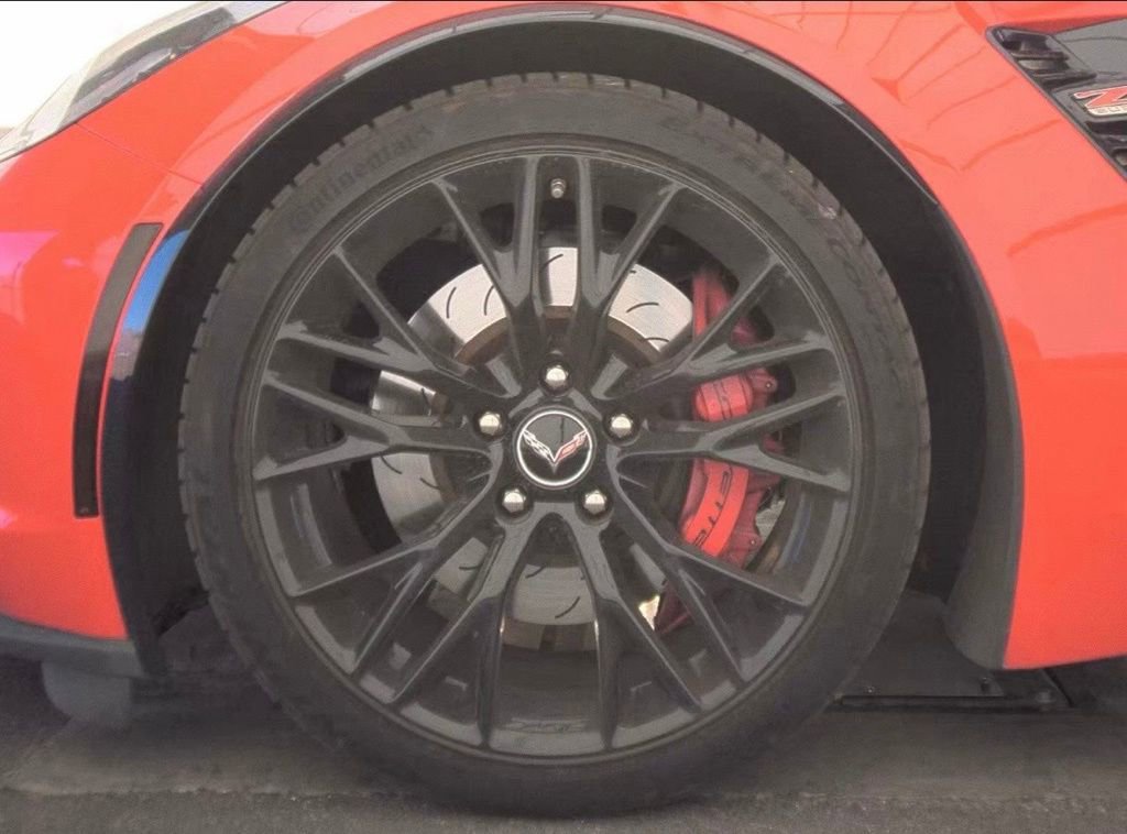 Used 2015 Chevrolet Corvette Z06 w/ 2LZ Preferred Equipment Group image 5