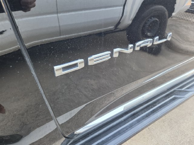 Used 2025 GMC Yukon Denali RWD image 10