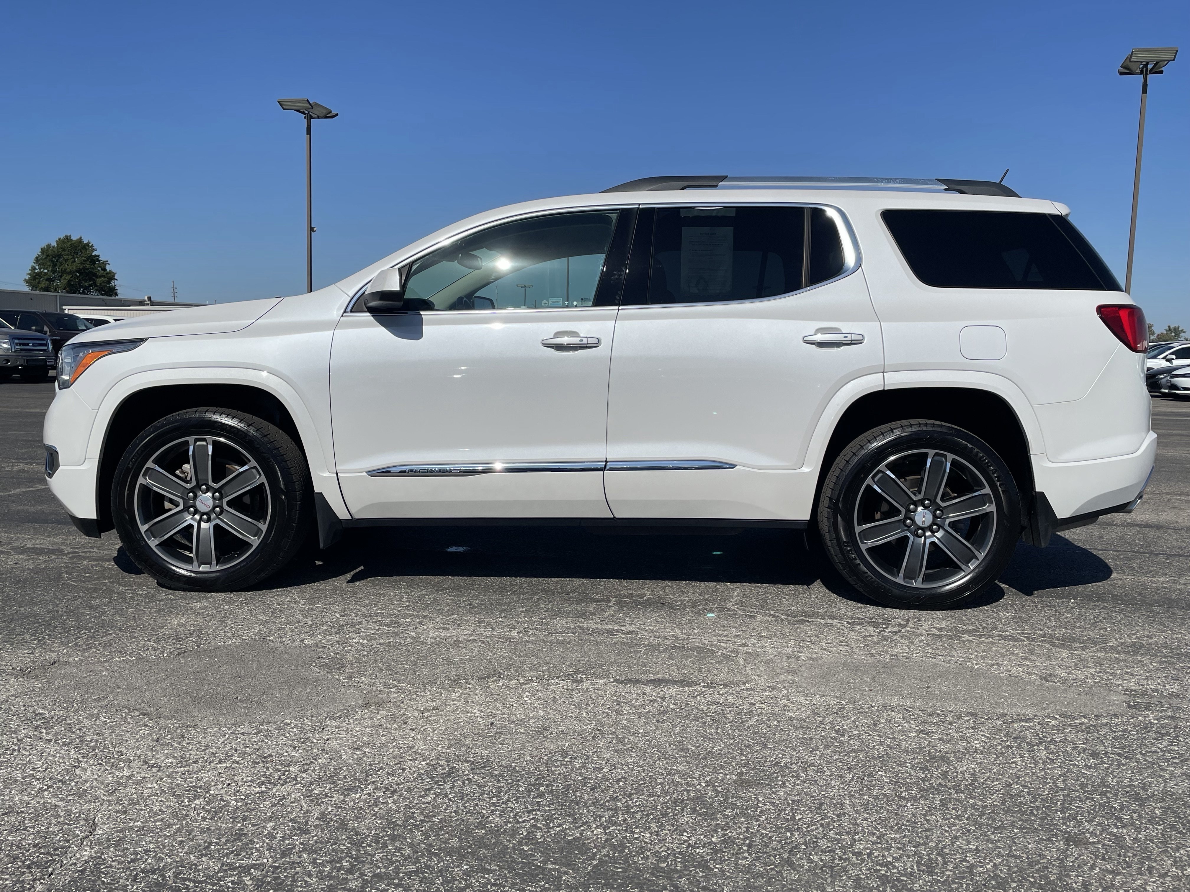 Used 2019 GMC Acadia Denali w/ Technology Package FWD image 6