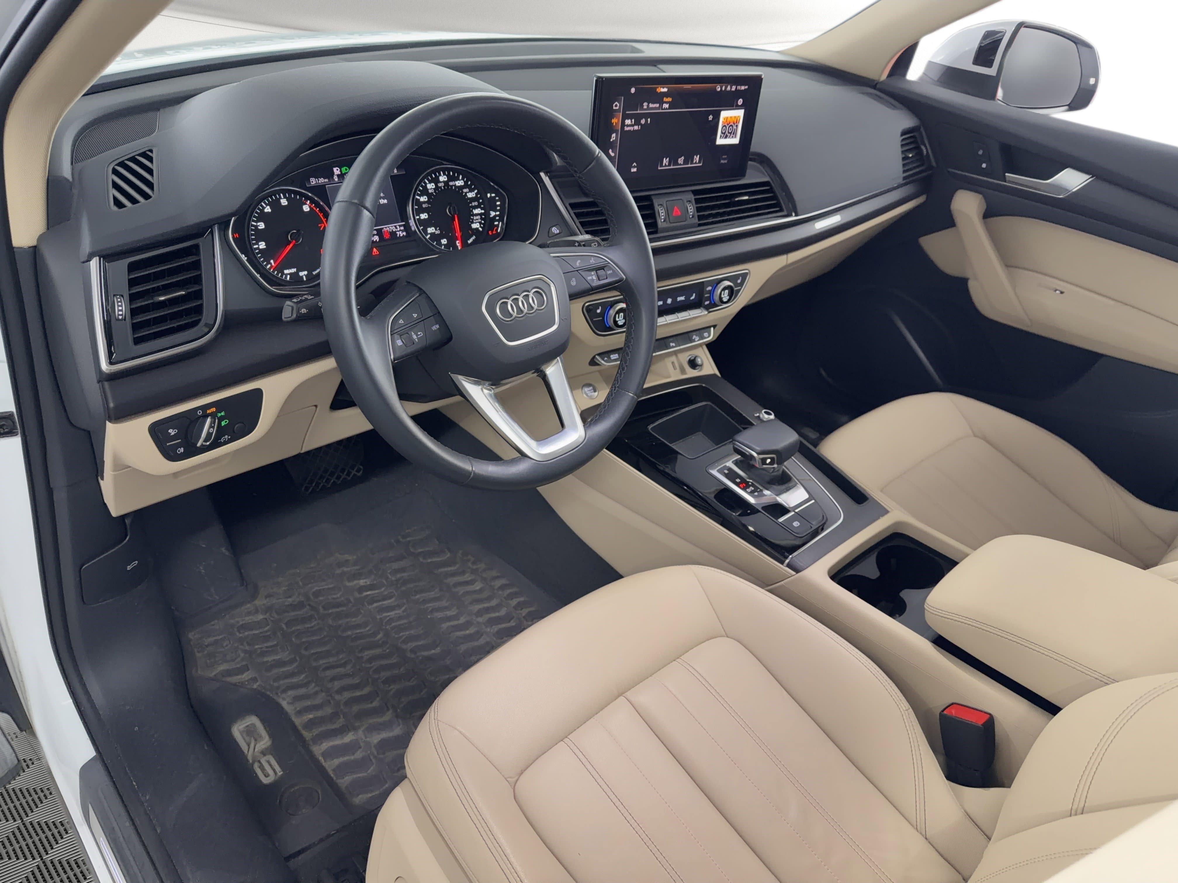 Used 2023 Audi Q5 2.0T Premium w/ Convenience Package AWD/4WD image 4