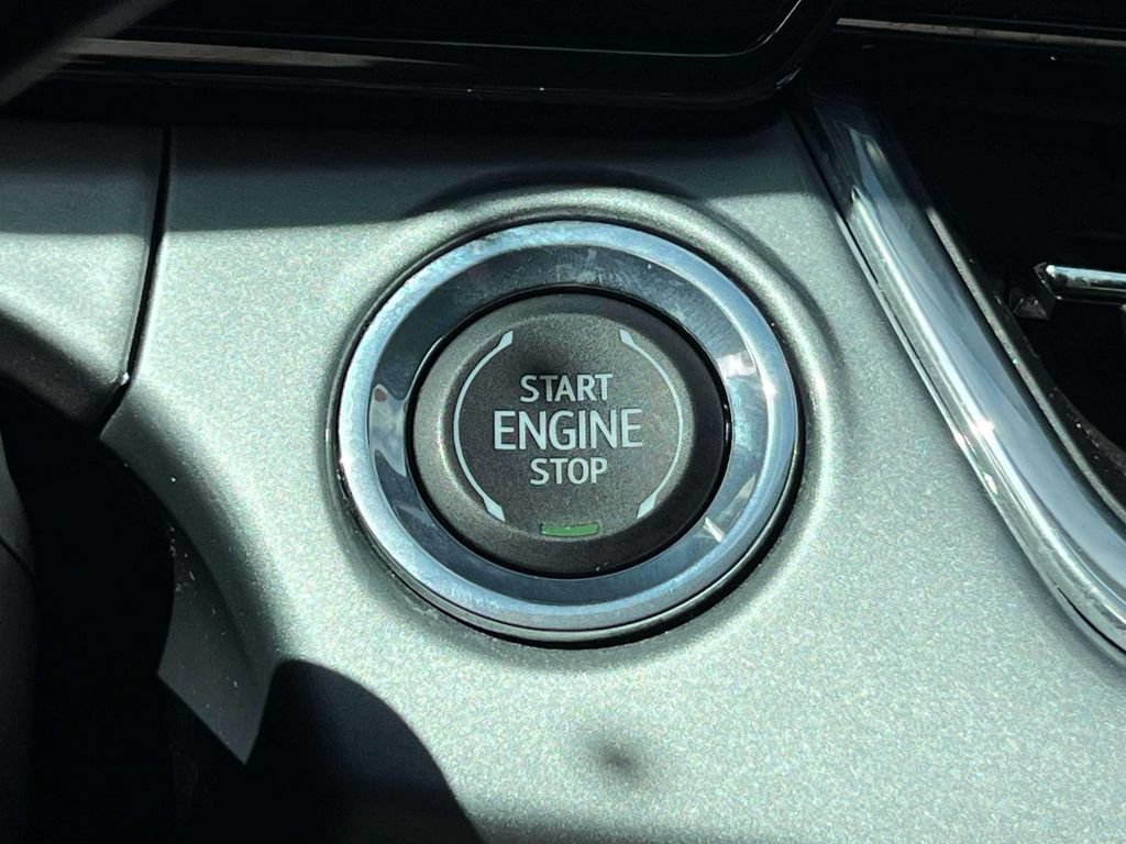 Used 2024 Chevrolet Trax LT FWD image 28