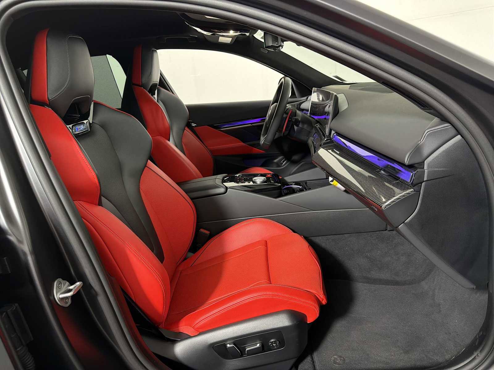 Used 2026 BMW M5 w/ Carbon Package AWD/4WD image 23