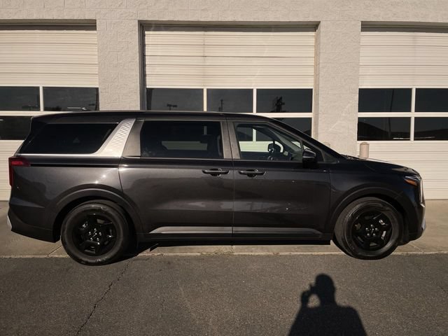 Used 2026 Kia Carnival FWD image 1