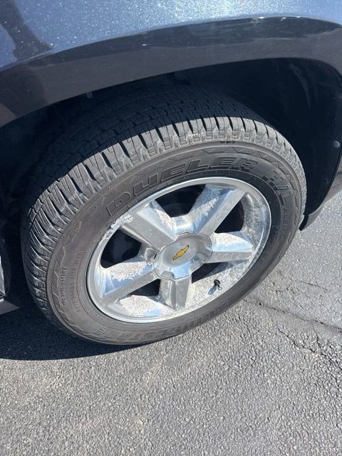 Used 2010 Chevrolet Avalanche LTZ AWD/4WD image 4