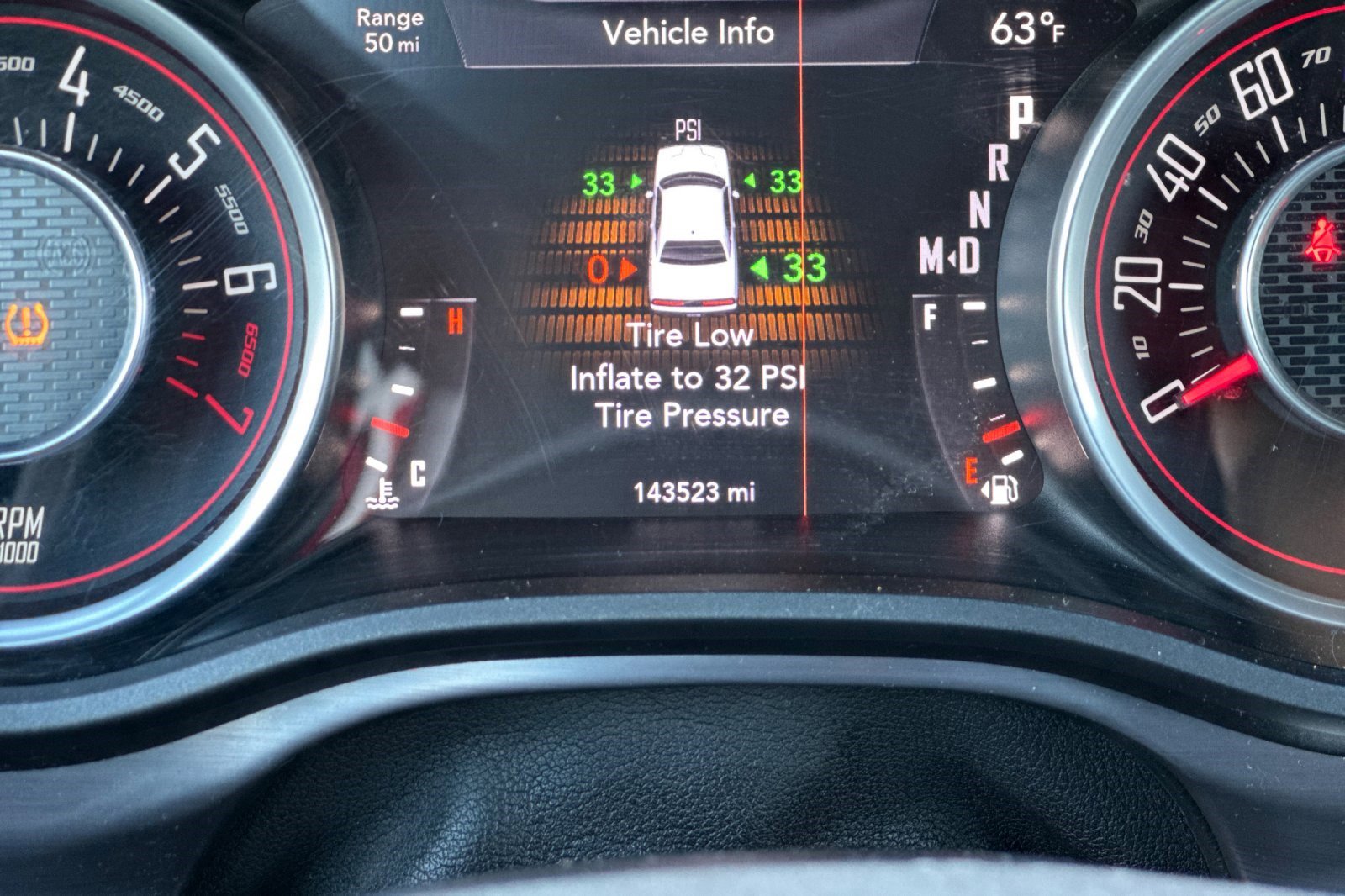 Used 2015 Dodge Challenger SXT image 19