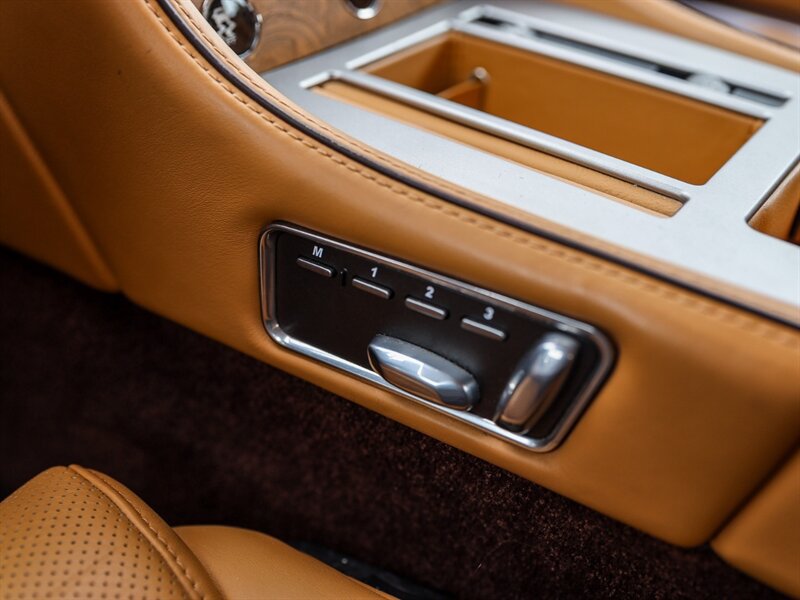 Used 2016 Aston Martin DB9 GT RWD image 42