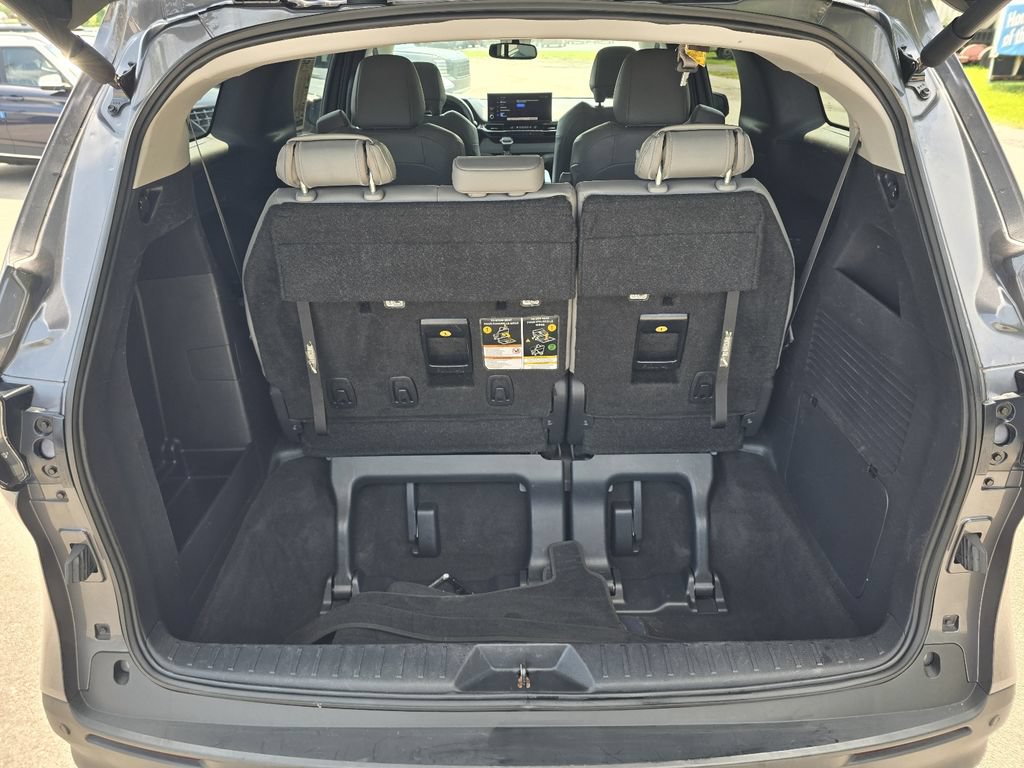 Used 2025 Toyota Sienna XLE w/ XLE Plus Package FWD image 26
