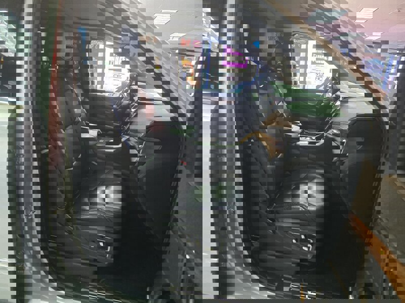 Used 2017 Cadillac Escalade ESV Premium Luxury image 18